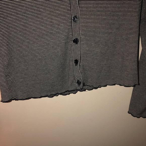 Striped button-up cropped shirt - Picture 2 of 3